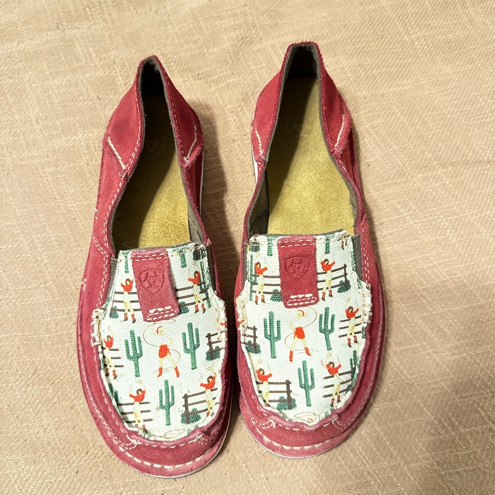 Ariat Pink and White Cactus Flats
